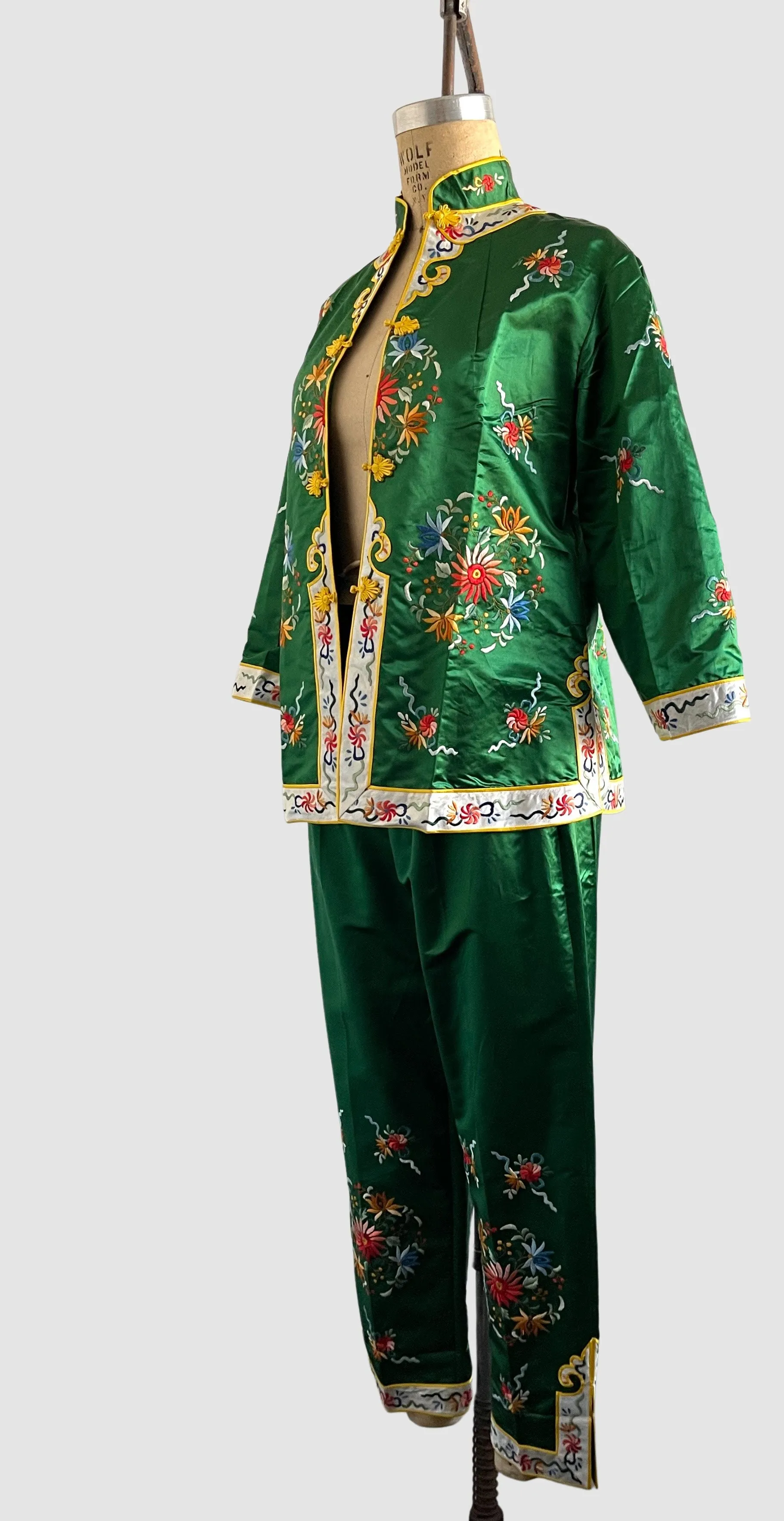 BAI HUA 60s to 70s Silk Embroidered Asian Pajamas, Medium