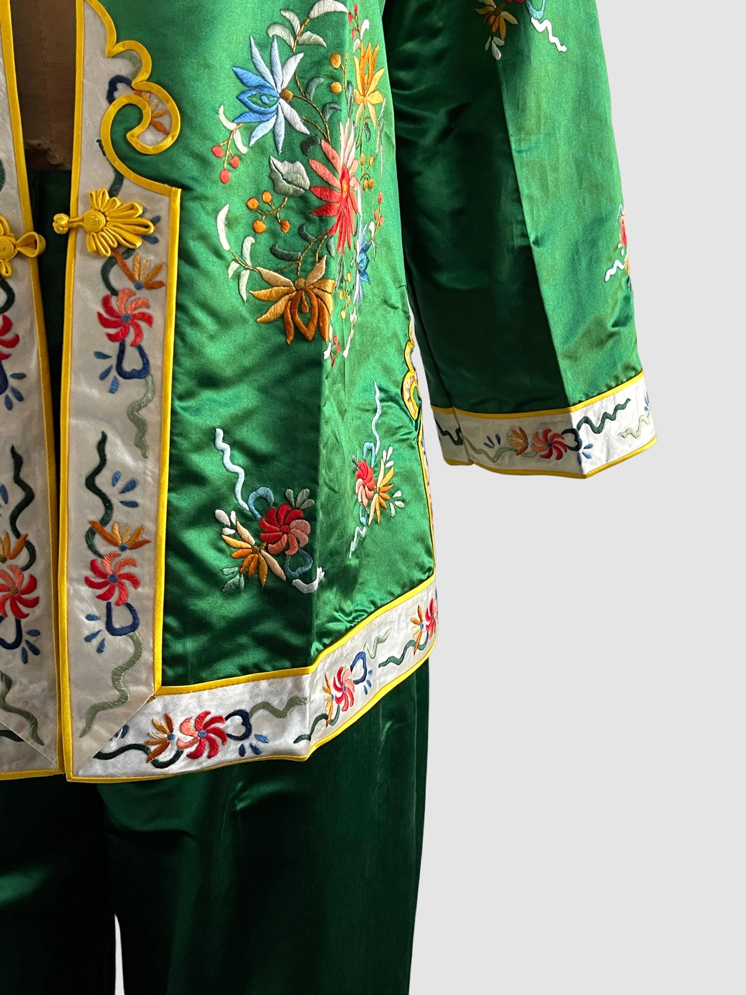 BAI HUA 60s to 70s Silk Embroidered Asian Pajamas, Medium