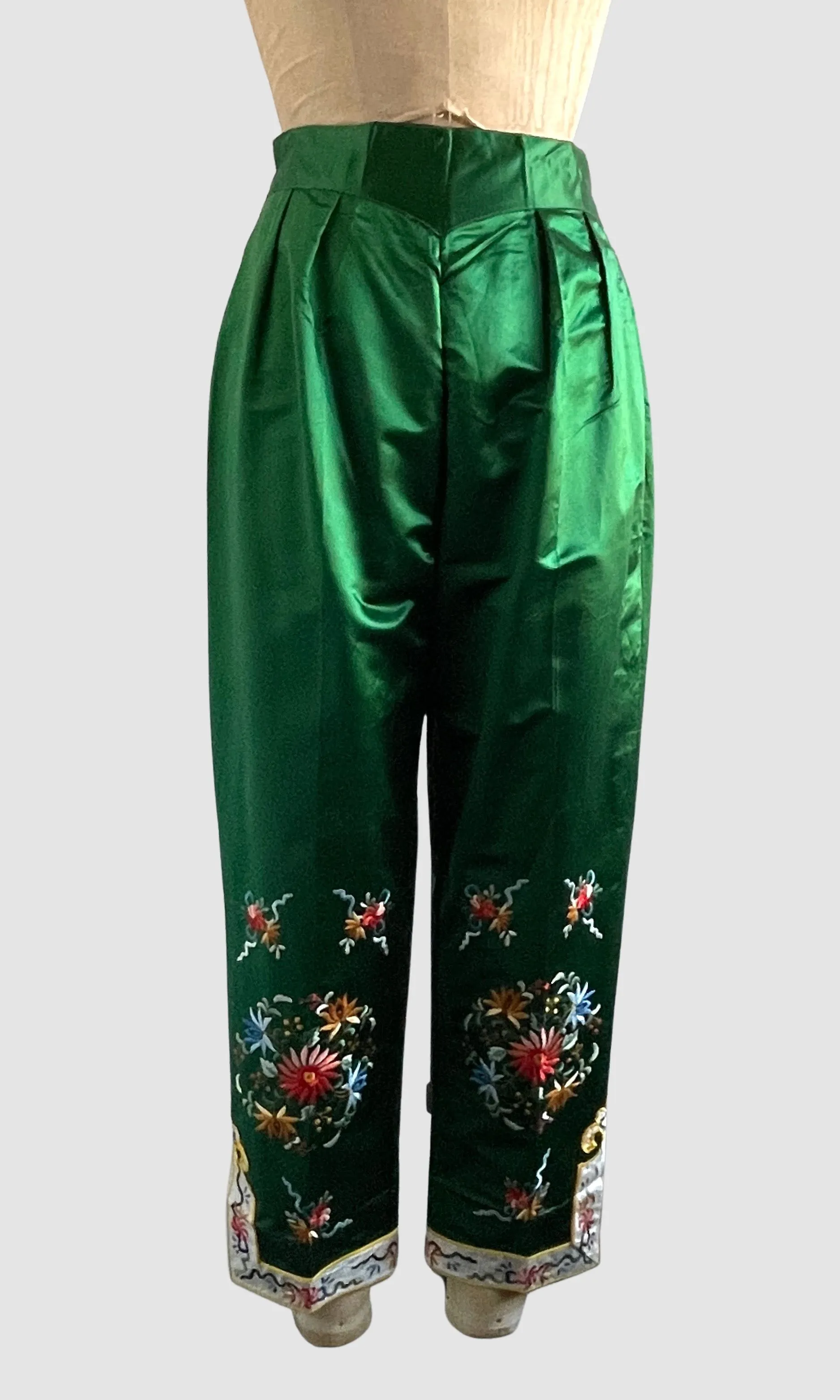 BAI HUA 60s to 70s Silk Embroidered Asian Pajamas, Medium