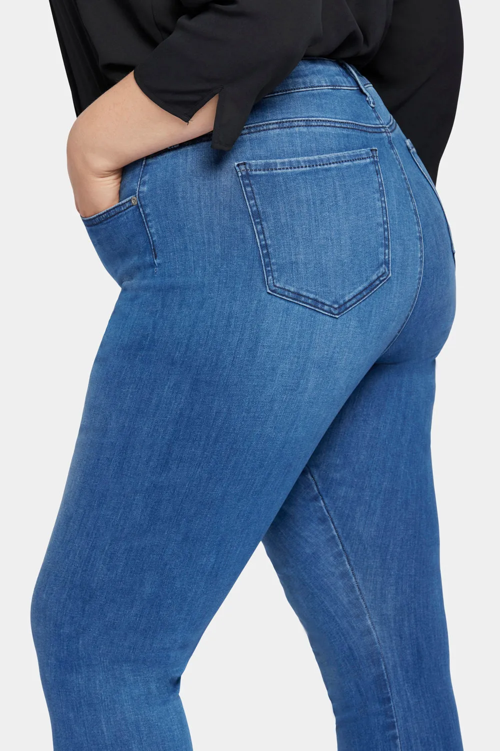 Le Silhouette Slim Bootcut Jeans In Plus Size - Amour